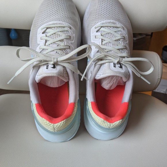 Nike Legend React - Picture 6 of 7